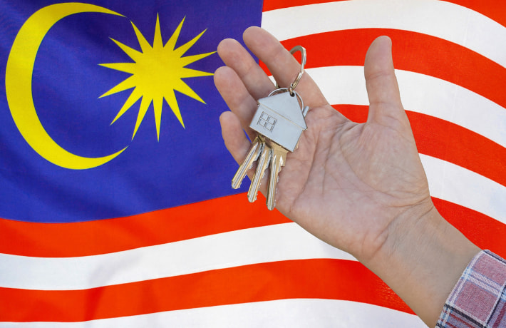 マレーシアの国旗と家のカギ